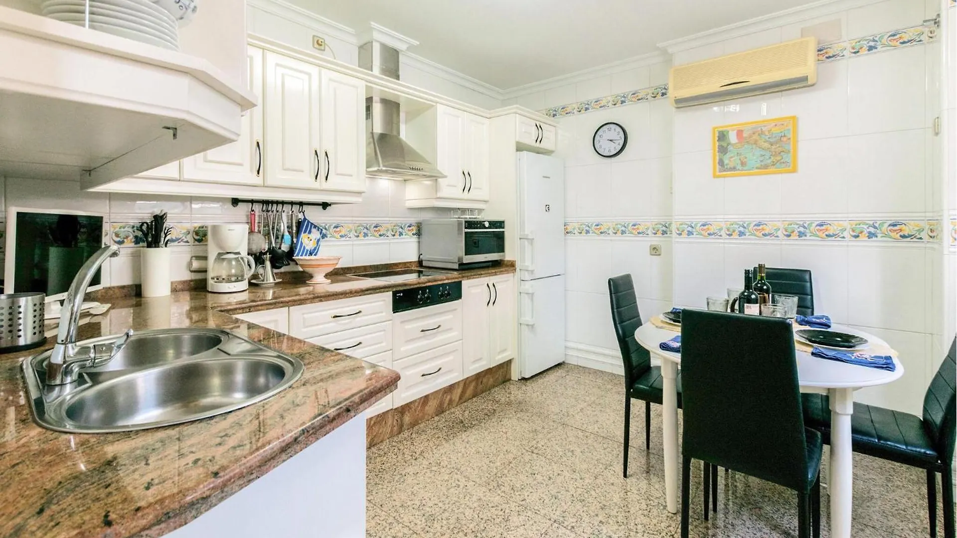 Cozy Apartment In Sevilla With Kitchen Seville