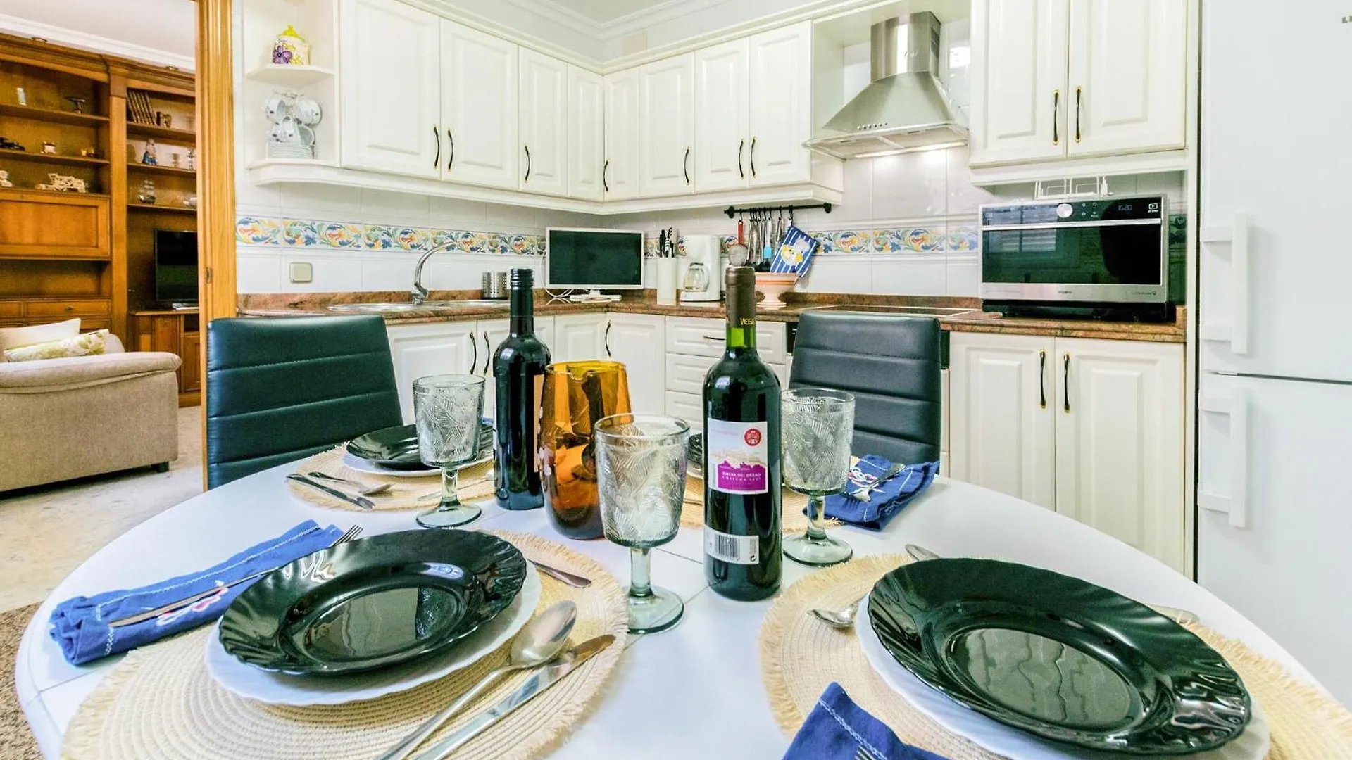 Cozy Apartment In Sevilla With Kitchen