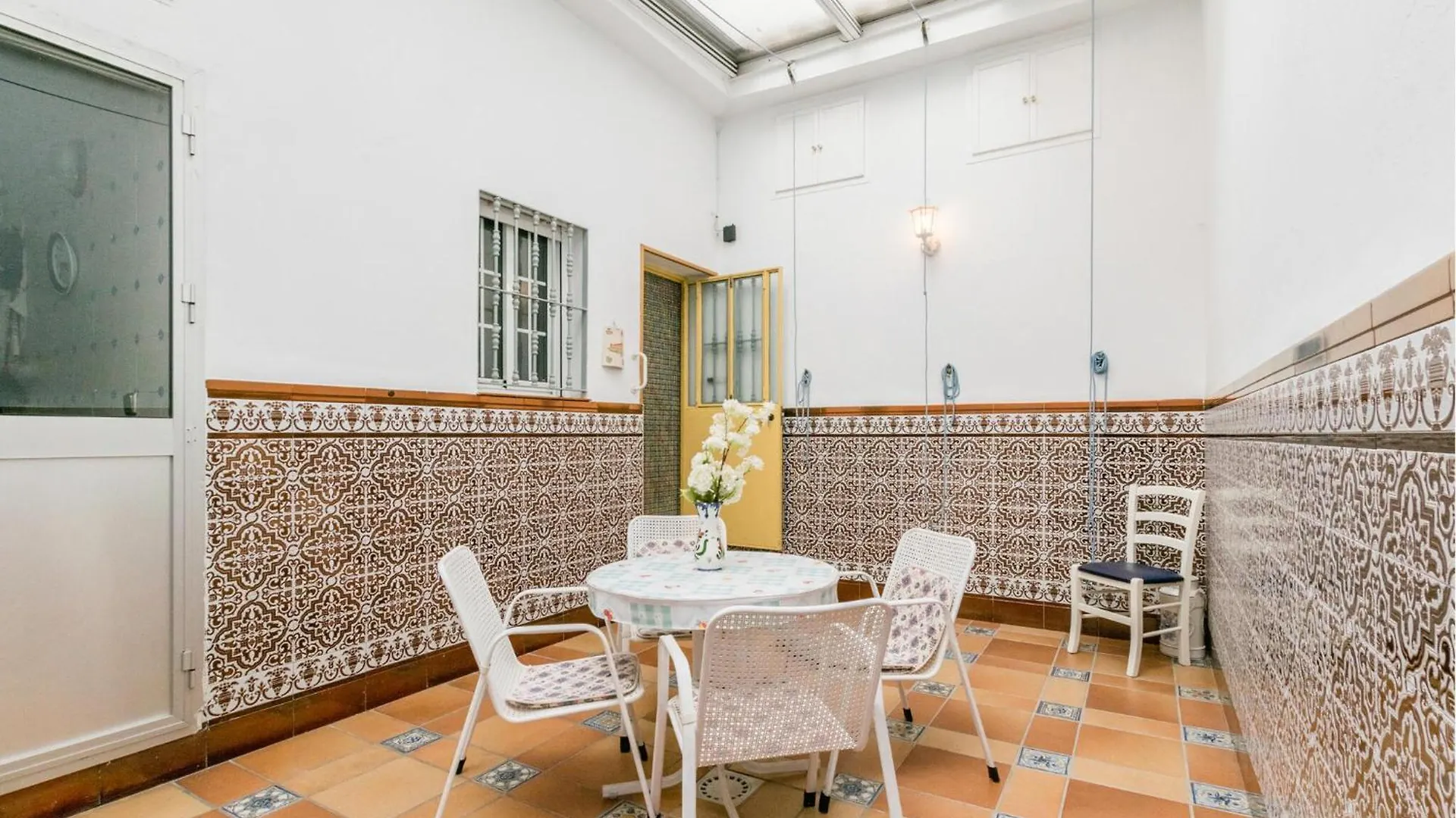 Cozy Apartment In Sevilla With Kitchen